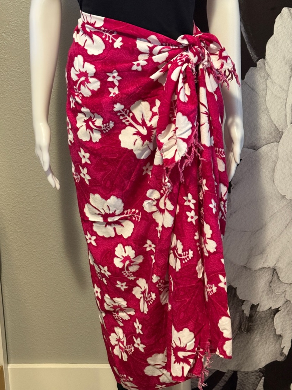 Koko Knot Hibiscus Print Sarong Pareo Wrap Fuchsia White O/S - Picture 2 of 5